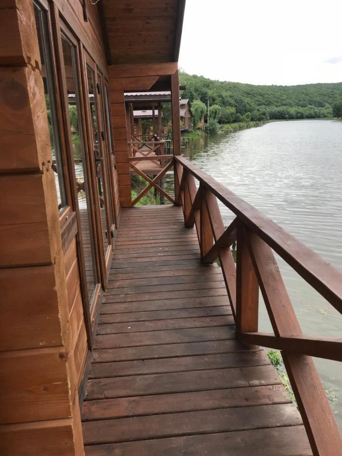 Готельний Комплекс Будинок Рибака 산타노브 외부 사진
